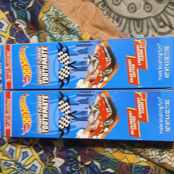 Hot Wheels Anticavity Fluoride Toothpaste - Blue and Red - Picture 3 of 8